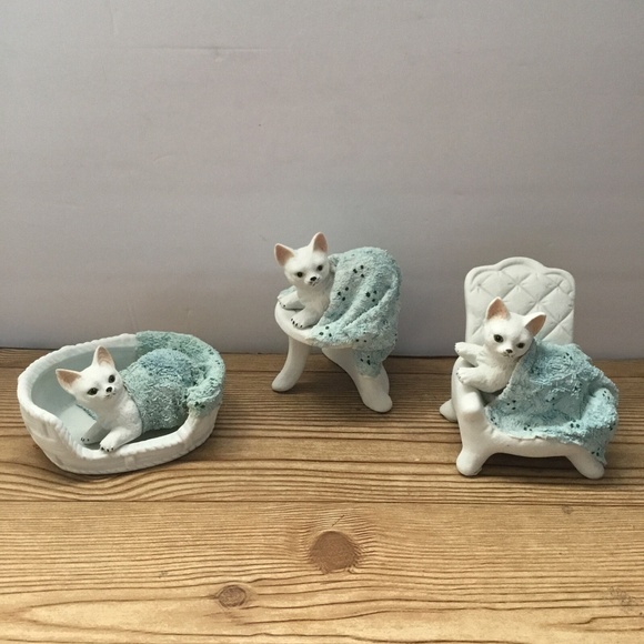 3 Ceramic Cats With Blue Blankets - Picture 1 of 9